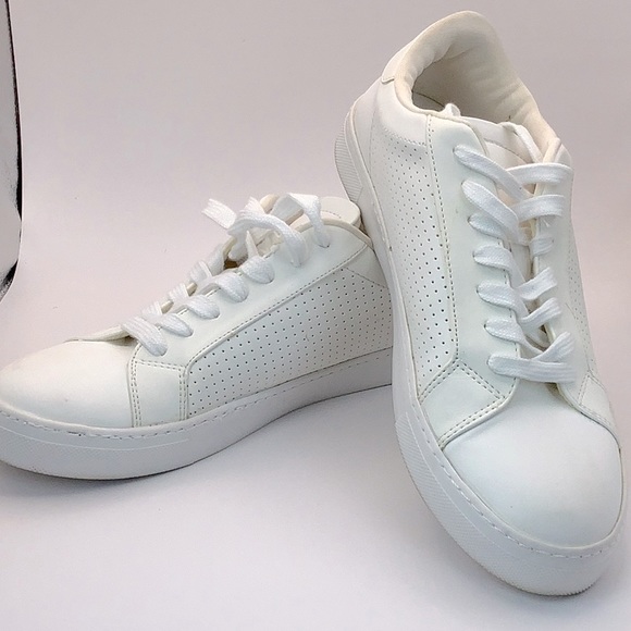 Steve Madden Shoes - Steve Madden size 9 white pleather tennis shoes. Light wear.